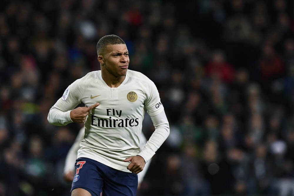 BLG赢比赛被观众喝倒彩！Knight自曝轻敌原因：训练赛几乎全胜